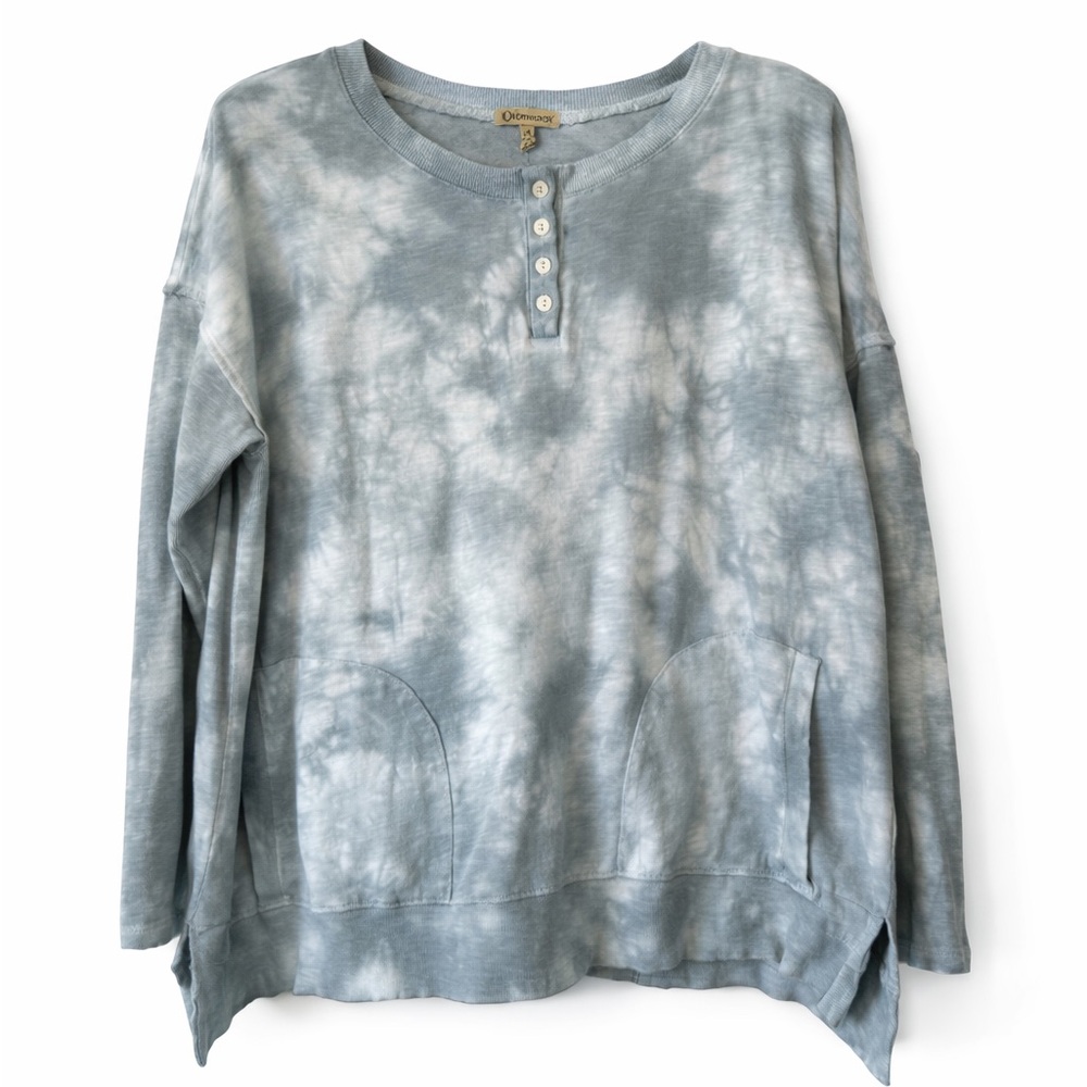 Democracy Top long sleeve blue gray size 1X tie-dye